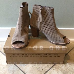 Toms pee toe Block Heel Shoes